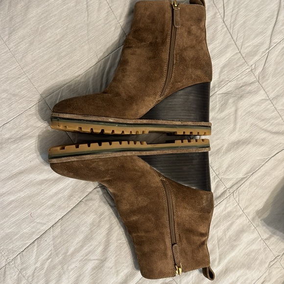 SUEDE LOGO LUG SOLE WEDGE BOOT color River rock - Picture 6 of 11